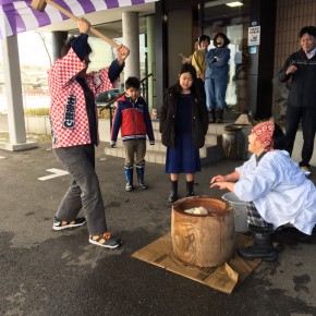 お餅つき